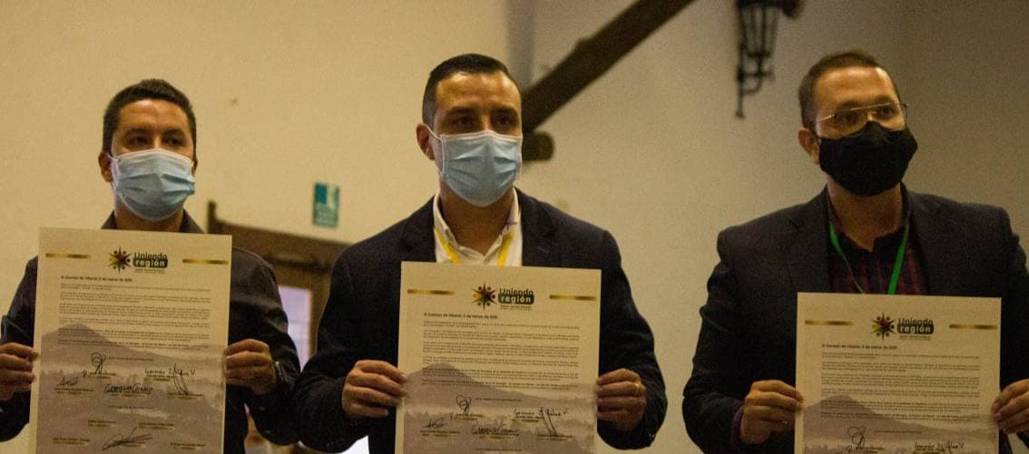 ¡Un hecho histórico!  Tres Concejos firmaron Acuerdos conjuntos