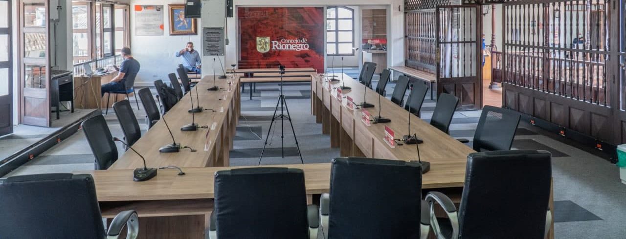 Concejo en pleno rechaza injurias contra corporado