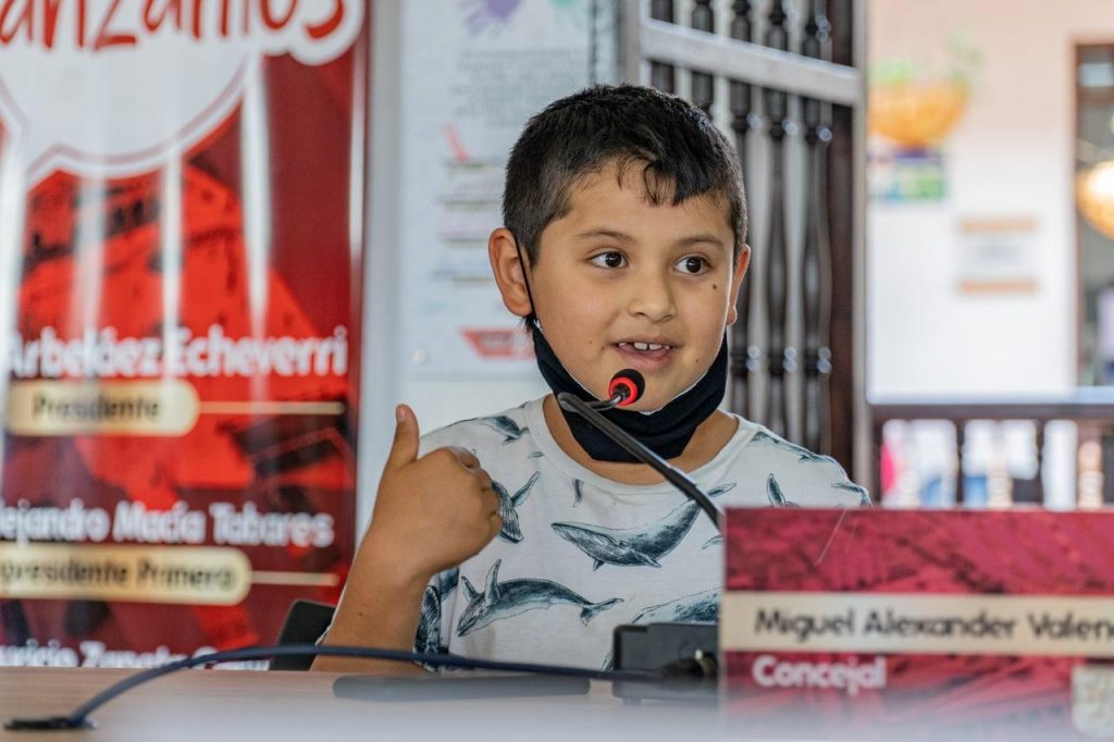 Miguel Valencia, de 8 años de edad, solicitó en la sesión que en Rionegro se siembren más árboles.