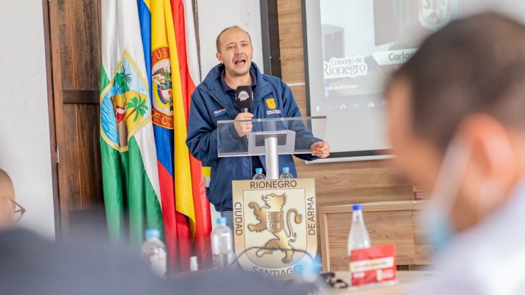 El Secretario de Gobierno, Carlos Andrés García Castaño, fue designado por el Alcalde para instalar las sesiones extraordinarias.