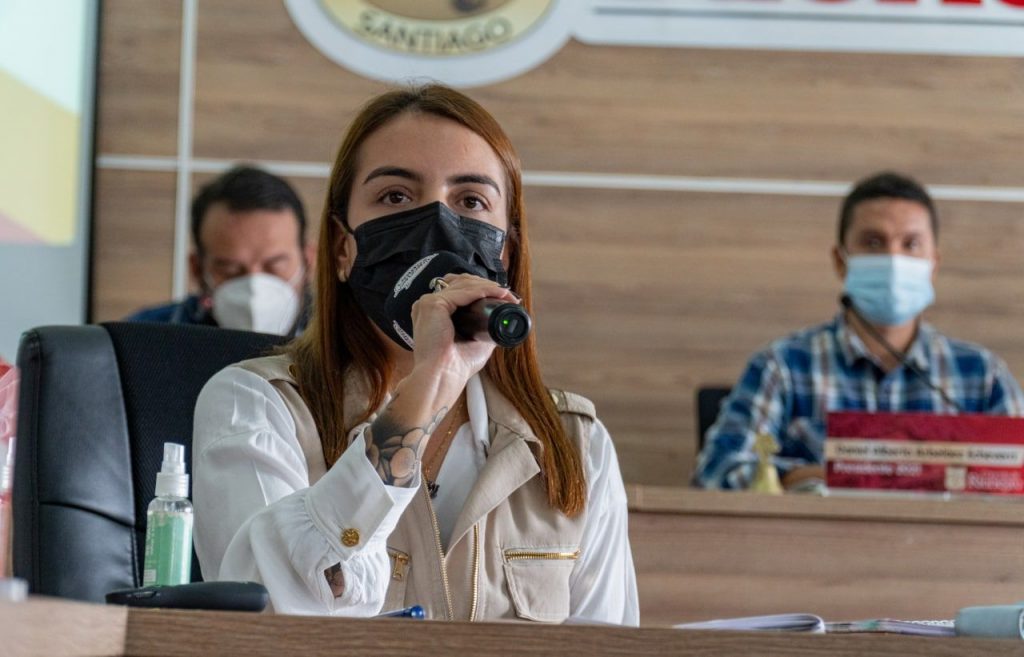 “Si bien ya se habían establecido en el municipio acuerdos anteriores, encontramos que es necesario alinearlos y por eso se realizó una revisión del archivo histórico y planteamiento de una propuesta según los objetivos, temática, implementación, hoja de ruta metodológica de la cátedra municipal en las Instituciones Educativas” expresó la Subsecretaria Manuela Ocampo.