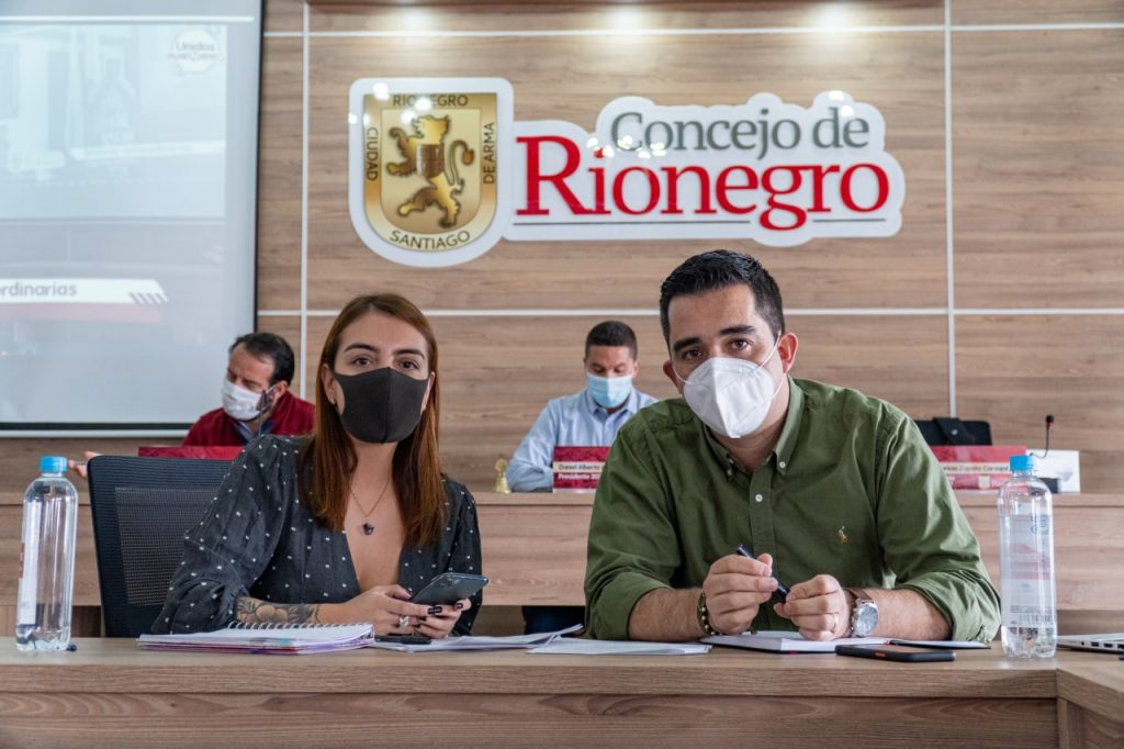 De este modo, los expositores presentaron la ilustración del ejercicio de construcción y socialización del Plan Decenal. Además, se dio voz a ciudadanos para presentar apreciaciones sobre el tema tratado.