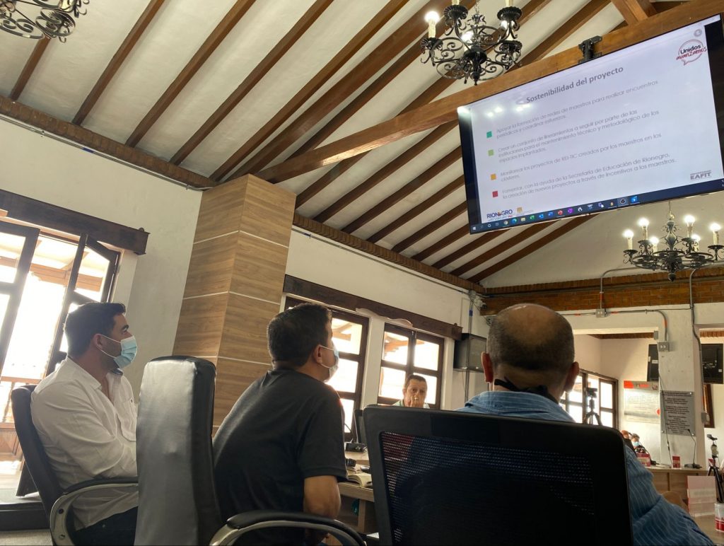 Durante la socialización en el recinto se compartió el objetivo del proyecto, impacto esperado, dotación por laboratorio, recursos y sostenibilidad en el tiempo.