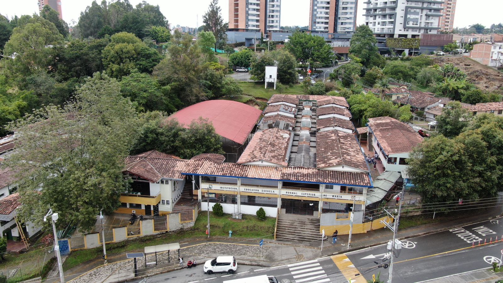 Concejo de Rionegro acompaña a la comunidad educativa de la Institución Normal Superior, afectada por el riesgo en la infraestructura